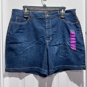 Gloria Vanderbilt Amanda Slimming Shorts size 16.